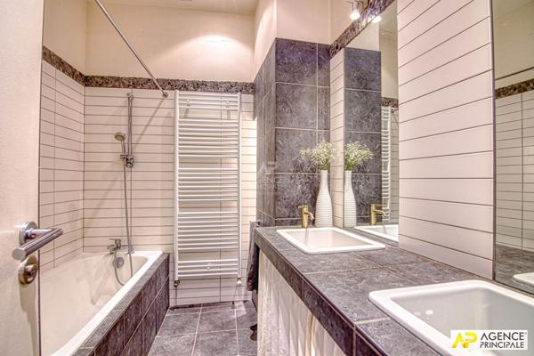 Versailles Notre-Dame Appartement 6 pièces 143.6 m² carrez situé au 2ème étage avec cave et chambre de service €1 345 000 ** - Référence 27704