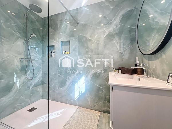 La Roquette-Sur-Siagne : Villa rénové avec Piscine.