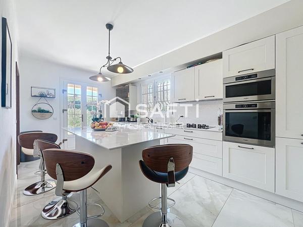 La Roquette-Sur-Siagne : Villa rénové avec Piscine.