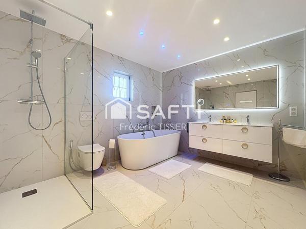 La Roquette-Sur-Siagne : Villa rénové avec Piscine.