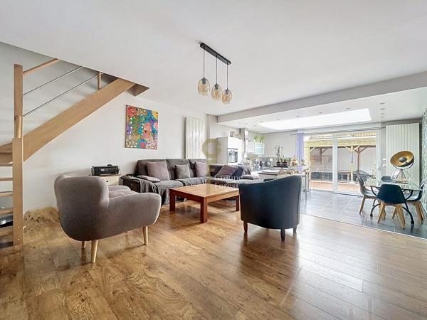 🏡 Bien atypique à Halluin Centre – Maison Rénovée de 150 m² + Appartement Indépendant de 37 m² + Cour Privative de 75 m²