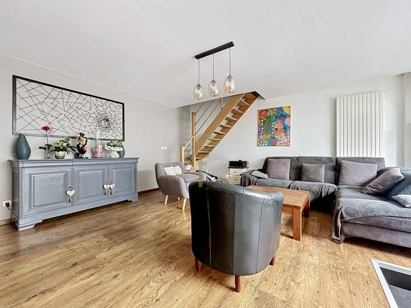 🏡 Bien atypique à Halluin Centre – Maison Rénovée de 150 m² + Appartement Indépendant de 37 m² + Cour Privative de 75 m²