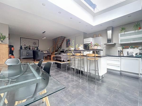 🏡 Bien atypique à Halluin Centre – Maison Rénovée de 150 m² + Appartement Indépendant de 37 m² + Cour Privative de 75 m²