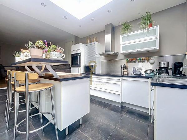 🏡 Bien atypique à Halluin Centre – Maison Rénovée de 150 m² + Appartement Indépendant de 37 m² + Cour Privative de 75 m²