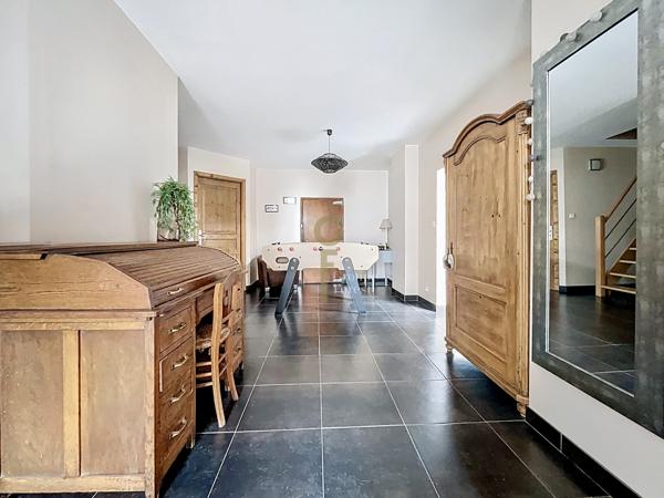 🏡 Bien atypique à Halluin Centre – Maison Rénovée de 150 m² + Appartement Indépendant de 37 m² + Cour Privative de 75 m²
