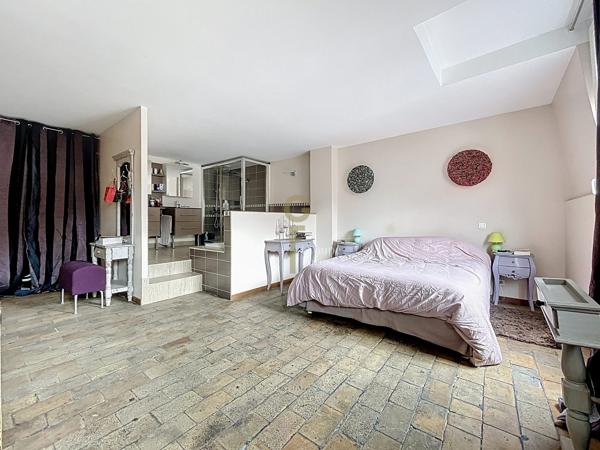 🏡 Bien atypique à Halluin Centre – Maison Rénovée de 150 m² + Appartement Indépendant de 37 m² + Cour Privative de 75 m²