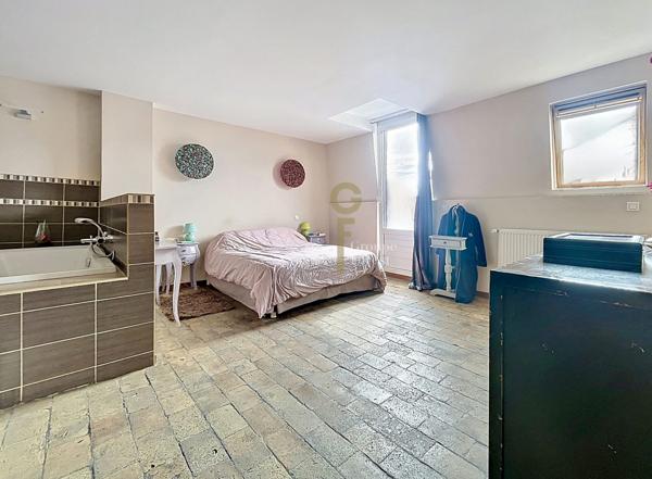 🏡 Bien atypique à Halluin Centre – Maison Rénovée de 150 m² + Appartement Indépendant de 37 m² + Cour Privative de 75 m²