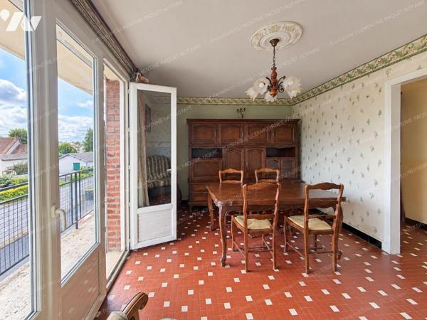 Dans petite copropriété
Appartement comprenant entrée , séjour, cuisine, WC, salle d'eau, 3 ch...