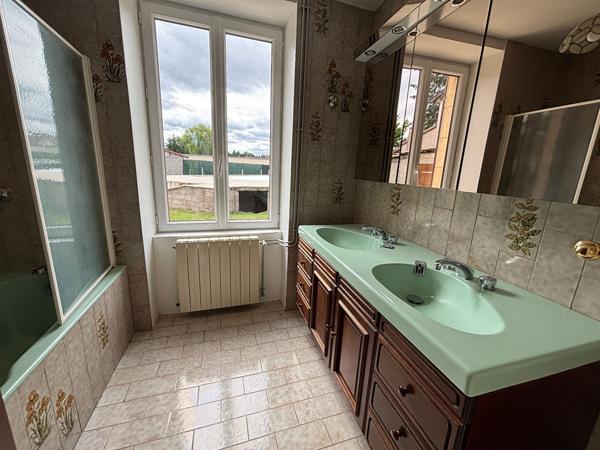En vente Fourchambault maison ancienne de plain pied, 5 chambres terrain