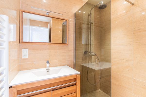 Maison à Verrières-le-Buisson, 5 chambres- 2 points d'eau- DPE D- GRAND GARAGE , PROCHE RER B, combles aménageables!