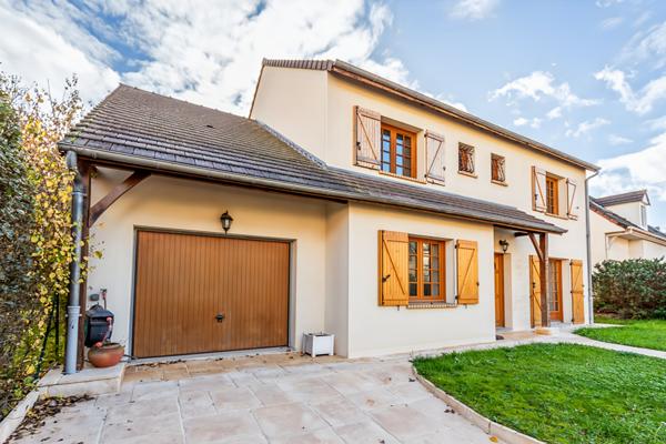 Maison à Verrières-le-Buisson, 5 chambres- 2 points d'eau- DPE D- GRAND GARAGE , PROCHE RER B, combles aménageables!