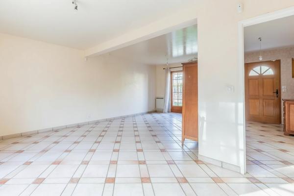 Maison à Verrières-le-Buisson, 5 chambres- 2 points d'eau- DPE D- GRAND GARAGE , PROCHE RER B, combles aménageables!