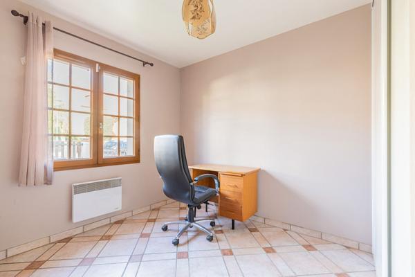 Maison à Verrières-le-Buisson, 5 chambres- 2 points d'eau- DPE D- GRAND GARAGE , PROCHE RER B, combles aménageables!