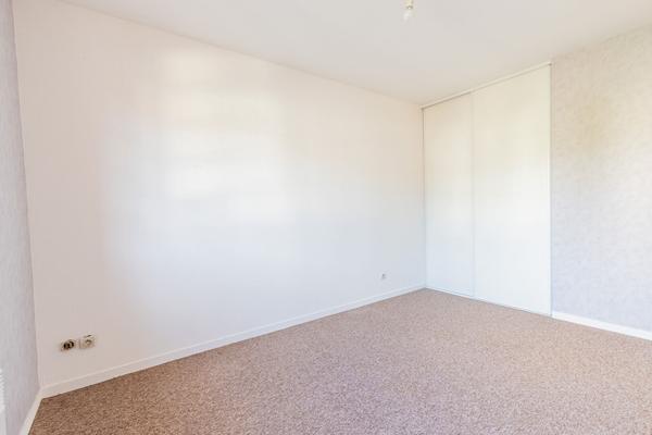 Maison à Verrières-le-Buisson, 5 chambres- 2 points d'eau- DPE D- GRAND GARAGE , PROCHE RER B, combles aménageables!