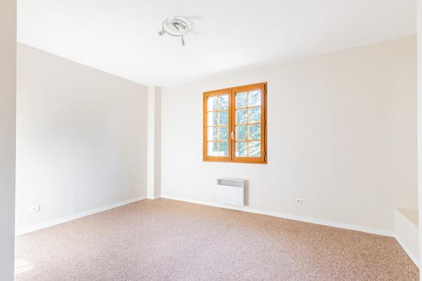 Maison à Verrières-le-Buisson, 5 chambres- 2 points d'eau- DPE D- GRAND GARAGE , PROCHE RER B, combles aménageables!