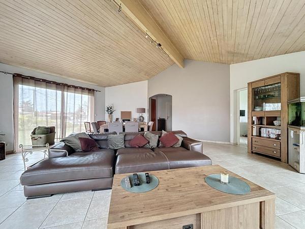 Plain-pied lumineux 136 m² – 4 chambres – Jardin & Garage