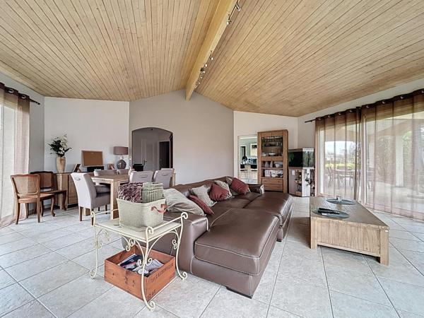 Plain-pied lumineux 136 m² – 4 chambres – Jardin & Garage