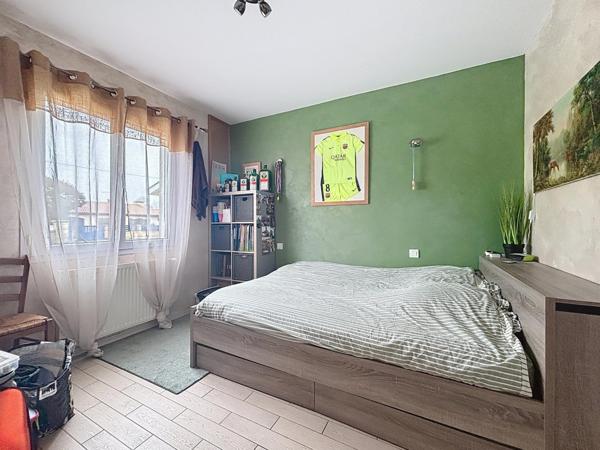 Plain-pied lumineux 136 m² – 4 chambres – Jardin & Garage