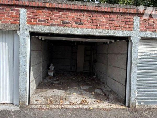 GARAGE A VENDRE QUARTIER DES AVIATEURS RUE NUNGESSER 
LIBRE D'OCCUPATION, 
PORTE ELECTRIQUE 