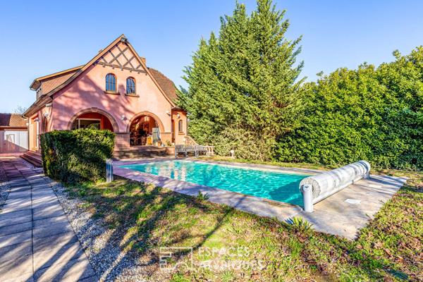 Contemporaine singulière et sa piscine