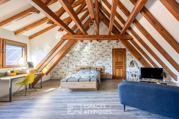 Contemporaine singulière et sa piscine