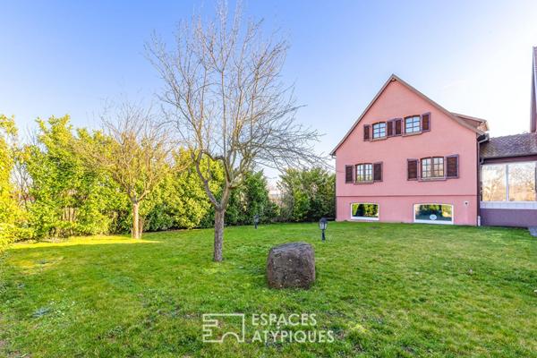 Contemporaine singulière et sa piscine