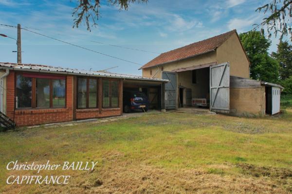 Maison de village, proche des commodités.