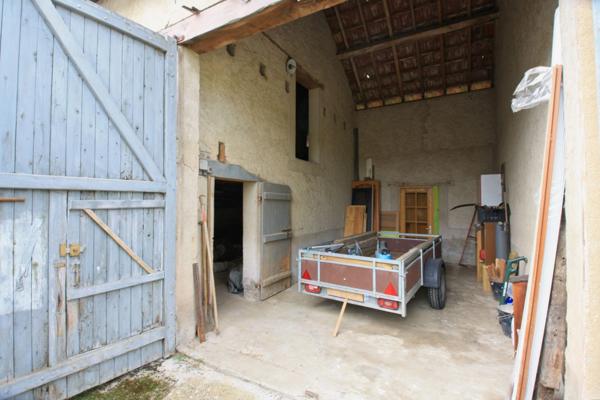 Maison de village, proche des commodités.