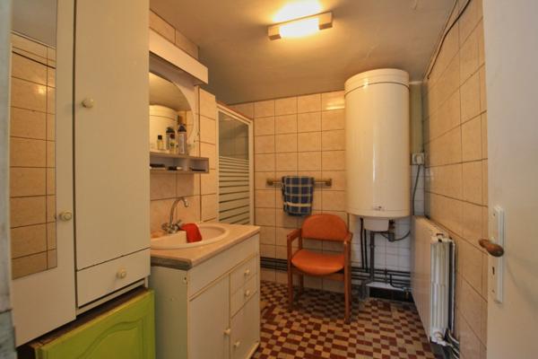 Maison de village, proche des commodités.