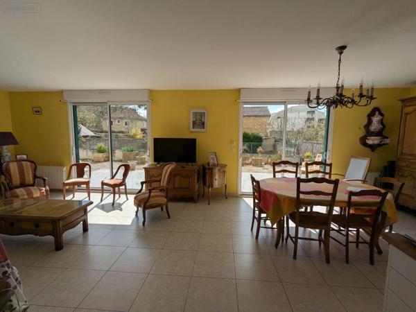 Pavillon à vendre à Nogent-le-Rotrou dans l'Eure-et-Loir (28400), ref : 11247/277   
Centre-ville