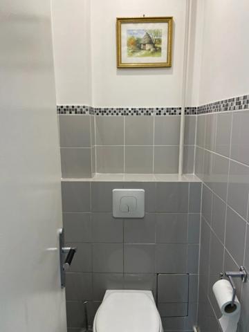 NEUILLY SUR SEINE RUE LONGCHAMP PROCHE BOIS DE BOULOGNE APPARTEMENT T4 MEUBLE/TERRASSE BALCON+CAVE