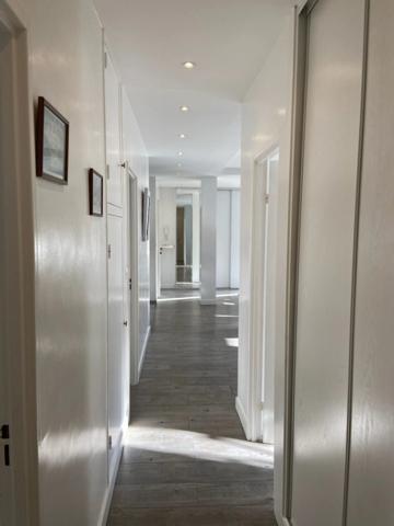 NEUILLY SUR SEINE RUE LONGCHAMP PROCHE BOIS DE BOULOGNE APPARTEMENT T4 MEUBLE/TERRASSE BALCON+CAVE