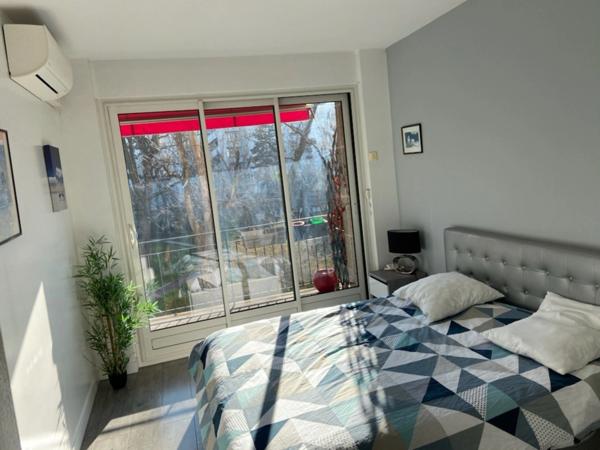 NEUILLY SUR SEINE RUE LONGCHAMP PROCHE BOIS DE BOULOGNE APPARTEMENT T4 MEUBLE/TERRASSE BALCON+CAVE
