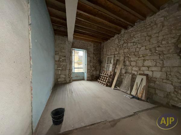 Vente maison Pons : 75 400 € - AJP Immobilier Pons