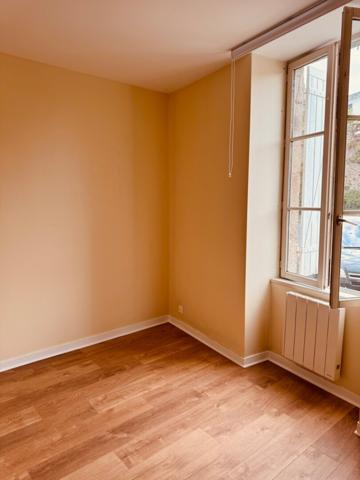 appartement lumineux en rez de chaussée en centre ville de Parthenay