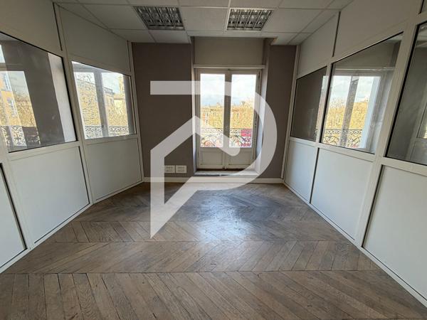 Bureaux 5 pièces 291.9 m2