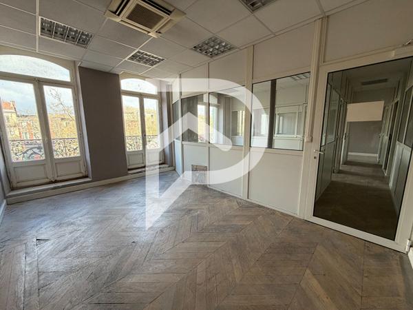 Bureaux 5 pièces 291.9 m2