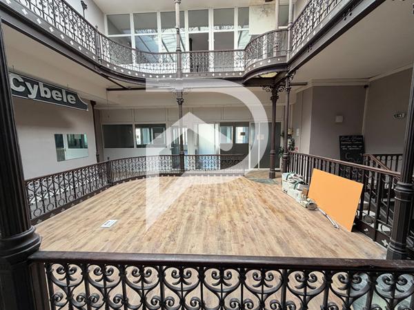 Bureaux 5 pièces 291.9 m2
