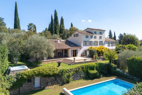 Élégante propriété de caractère à Grasse
