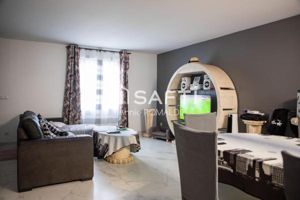 MAISON AVEC PISCINE SUR SOL - 3 CHAMBRES