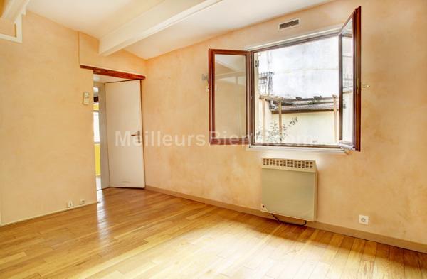 Comme une petite maison en centre-ville!