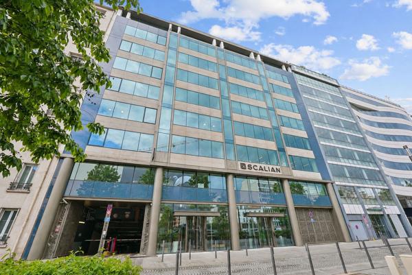 Bureaux à louer à Neuilly sur Seine plateaux lumineux dans immeuble de standing
