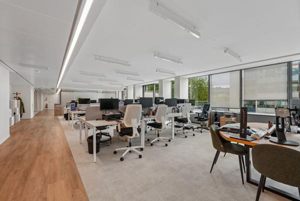 Bureaux à louer à Neuilly sur Seine plateaux lumineux dans immeuble de standing