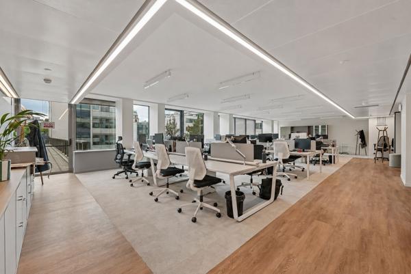 Bureaux à louer à Neuilly sur Seine plateaux lumineux dans immeuble de standing