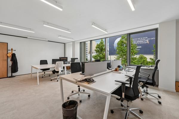 Bureaux à louer à Neuilly sur Seine plateaux lumineux dans immeuble de standing