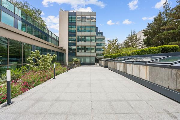 Bureaux à louer à Neuilly sur Seine plateaux lumineux dans immeuble de standing
