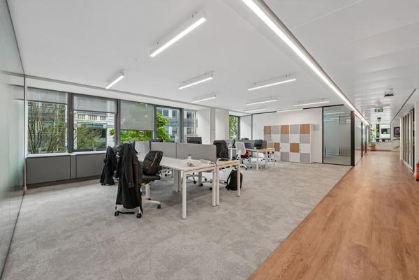 Bureaux à louer à Neuilly sur Seine plateaux lumineux dans immeuble de standing
