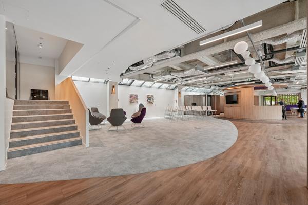 Bureaux à louer à Neuilly sur Seine plateaux lumineux dans immeuble de standing
