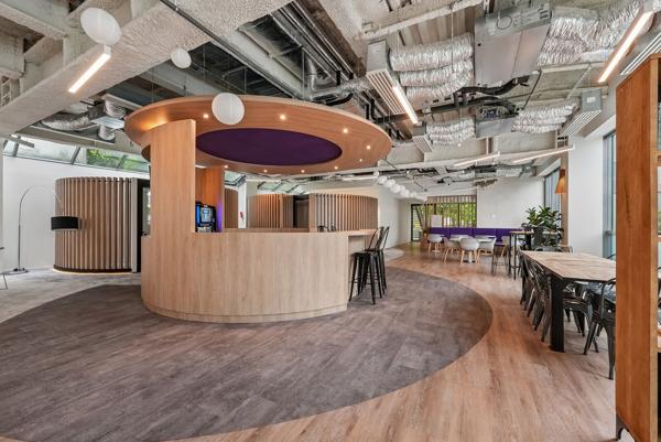 Bureaux à louer à Neuilly sur Seine plateaux lumineux dans immeuble de standing