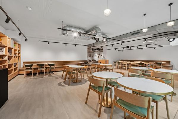 Bureaux à louer à Neuilly sur Seine plateaux lumineux dans immeuble de standing